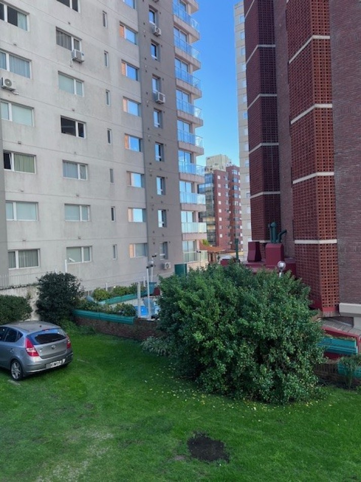 VENTA HERMOSO DEPARTAMENTO EN SEMIPISO, 3 AMB. CON DEPENDENIAS, TERRAZA PROPIA Y COCHERA, LOMAS DE STELLA MARIS