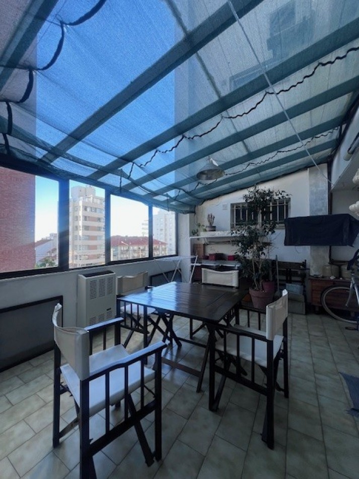 VENTA HERMOSO DEPARTAMENTO EN SEMIPISO, 3 AMB. CON DEPENDENIAS, TERRAZA PROPIA Y COCHERA, LOMAS DE STELLA MARIS