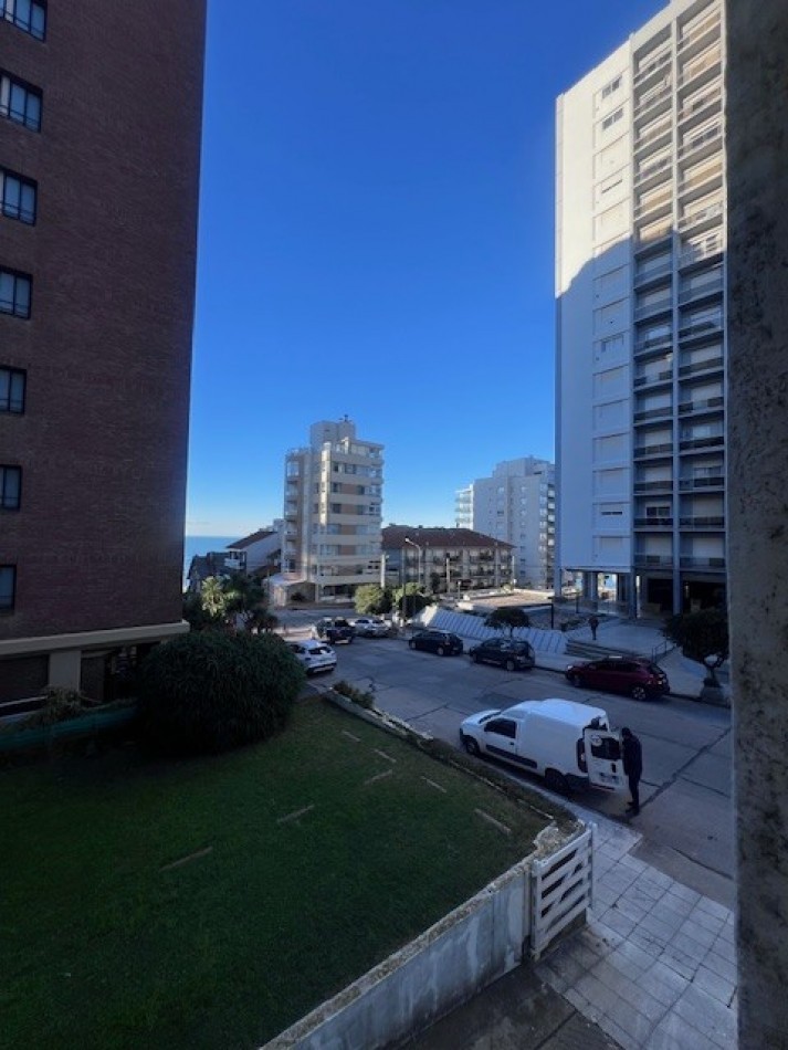 VENTA HERMOSO DEPARTAMENTO EN SEMIPISO, 3 AMB. CON DEPENDENIAS, TERRAZA PROPIA Y COCHERA, LOMAS DE STELLA MARIS