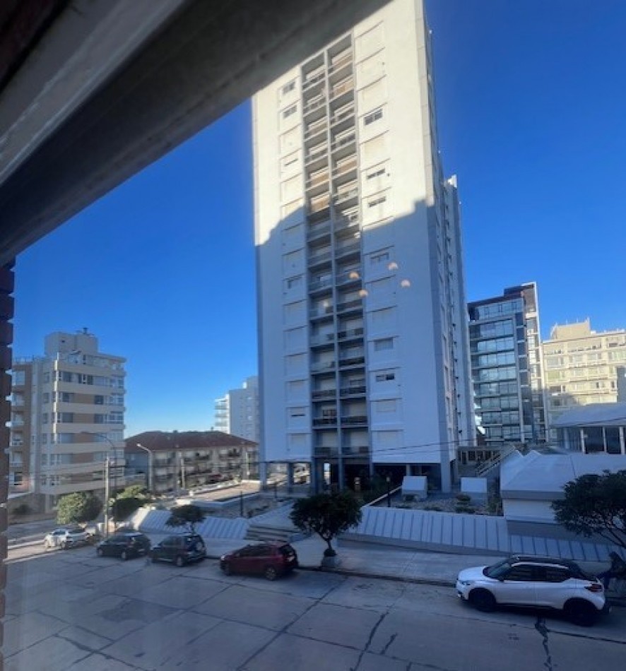 VENTA HERMOSO DEPARTAMENTO EN SEMIPISO, 3 AMB. CON DEPENDENIAS, TERRAZA PROPIA Y COCHERA, LOMAS DE STELLA MARIS