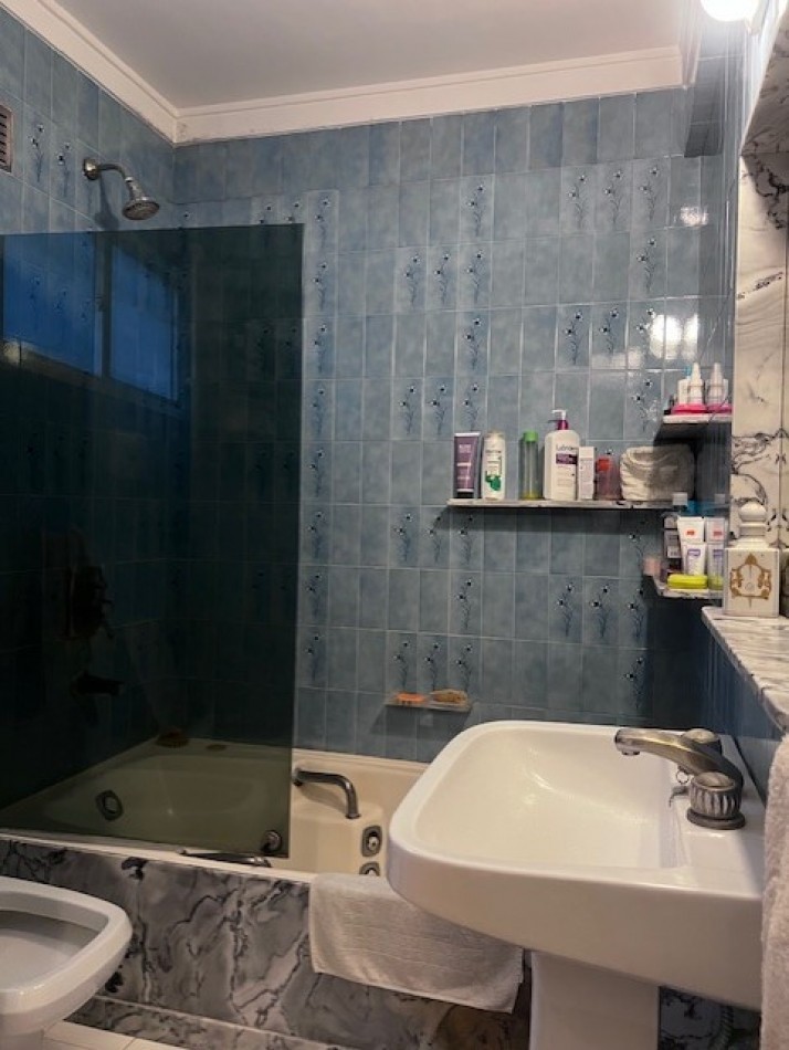 VENTA HERMOSO DEPARTAMENTO EN SEMIPISO, 3 AMB. CON DEPENDENIAS, TERRAZA PROPIA Y COCHERA, LOMAS DE STELLA MARIS