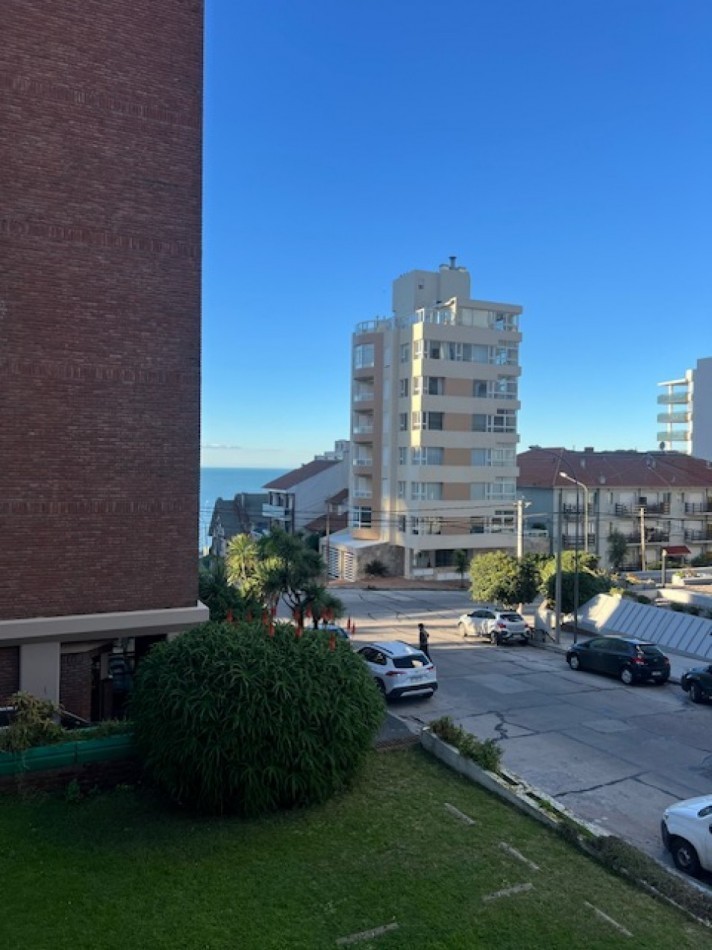 VENTA HERMOSO DEPARTAMENTO EN SEMIPISO, 3 AMB. CON DEPENDENIAS, TERRAZA PROPIA Y COCHERA, LOMAS DE STELLA MARIS