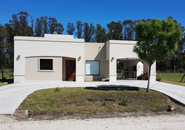 nuevo,  moderno, optimo,hemroso chalet de 4 ambientes, con garaje ,parque y galería