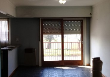 PH 1º PISO DE 3 AMB. CON PATIO Y QUINCHO, CON LOCAL  