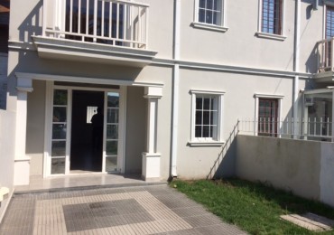 VENTA HERMOSO DUPLEX DE 4 AMBIENTES, ENTRADA D E AUTO Y PARQUE,  ZONA CONSTITUCION