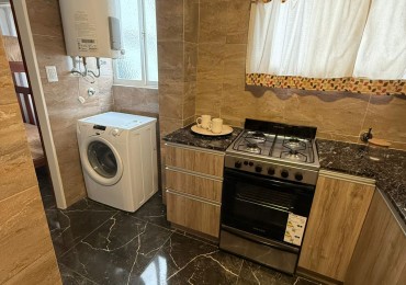 Departamento 2 ambientes con dependencia a la calle con balcon!